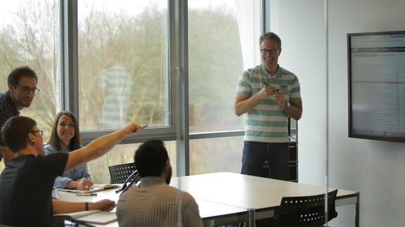 Tebis software developers in the weekly Sprint meeting