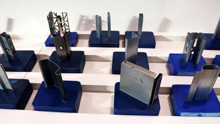Variedad de perfiles metálicos de entre 0,2 y 5 mm de espesor fabricados por Dreistern